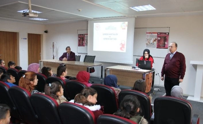 Erzincan’da gençler verem hastalığı konusunda bilgilendirildi