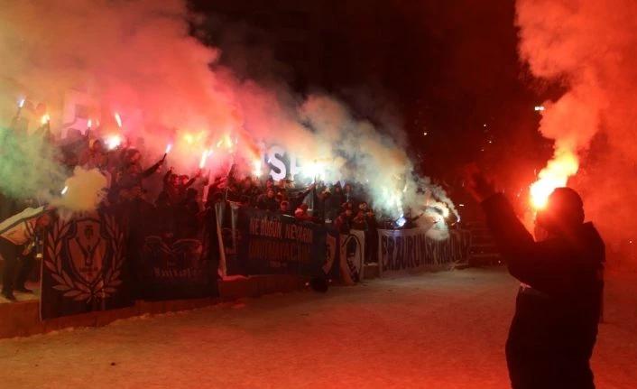 Erzurumspor’un 52. kuruluş yıldönümü meşalelerle kutlandı