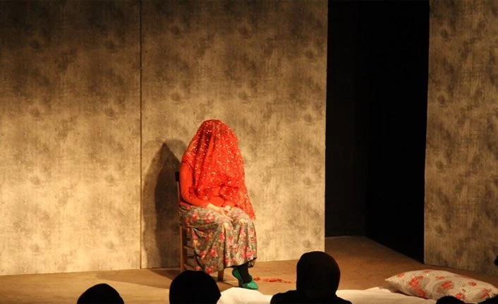 Feqiye Teyran Kültür Sanat ve Dayanışma Derneği öncülüğünde anlamlı tiyatro oyunu