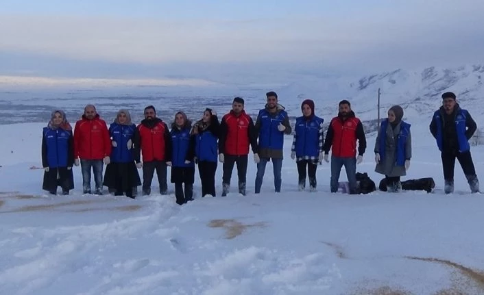 Gençlik liderleri ve gönüllü gençler doğaya yem bıraktı