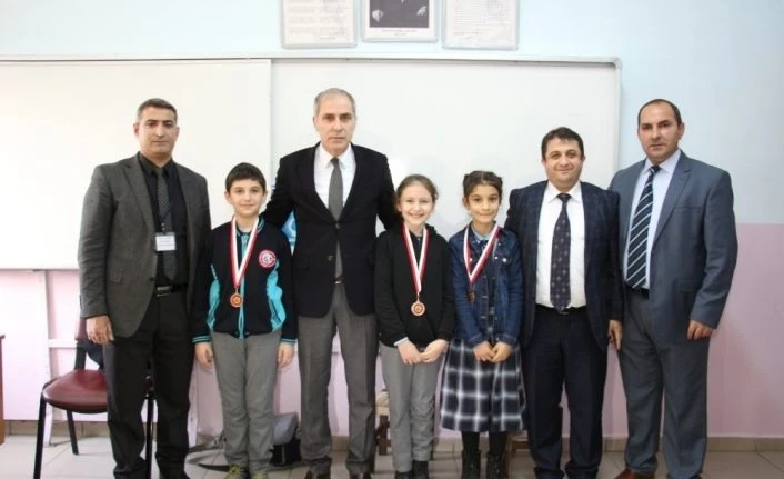 İlkokul öğrencileri zeka oyunlarında yarıştı