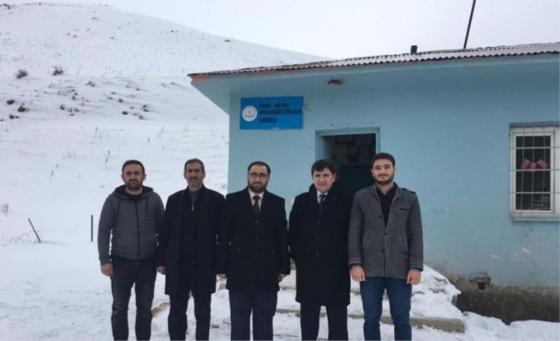 Karlıova’da  öğrencilere kırtasiye desteği