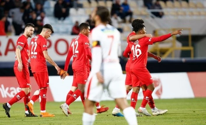 Kupada bol gollü maçın kazananı Antalyaspor