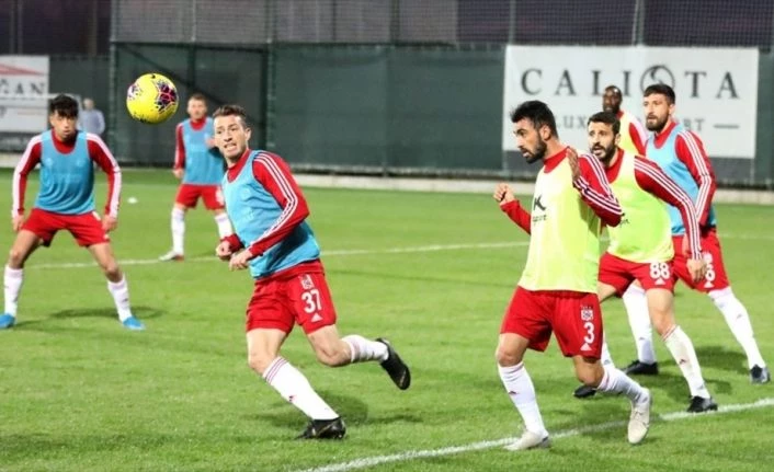 Lider Sivasspor ikinci yarı hazırlıklarını sürdürdü