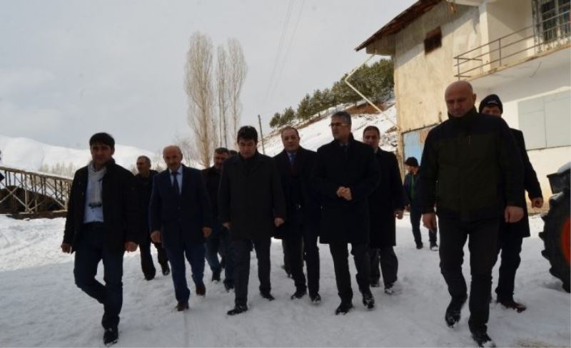 MHP İspir ve Aziziye ilçelerine çıkarma yaptı