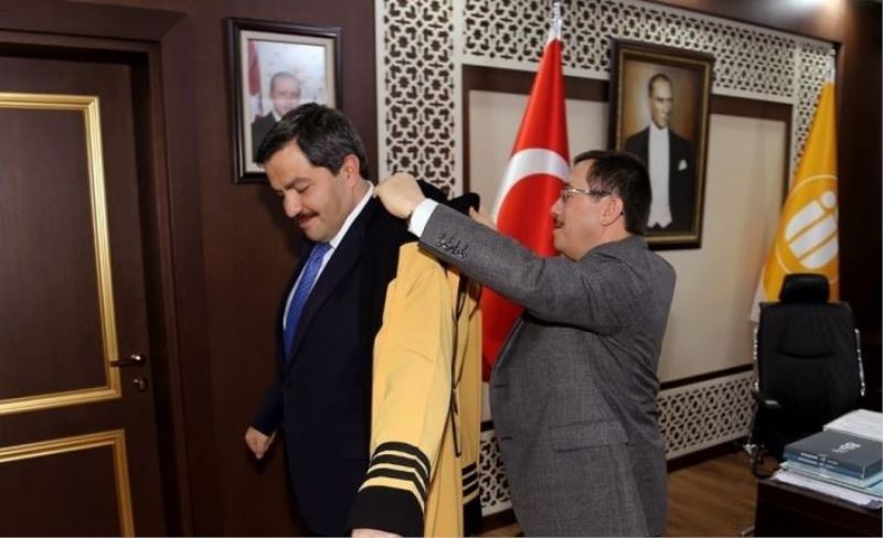 Müdür Bentli profesör oldu
