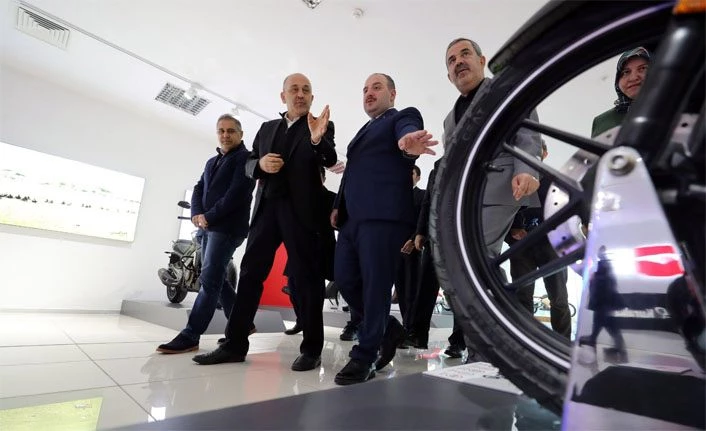 Mustafa Varank Kuralkan’ın Van’da başlayan başarı hikayesini paylaştı