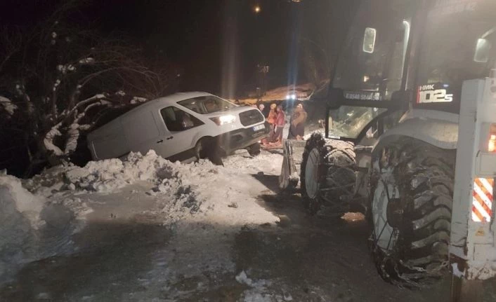 Van Bahçesaray'da rahatsızlanan çocuğun imdadına belediye ekipleri yetişti
