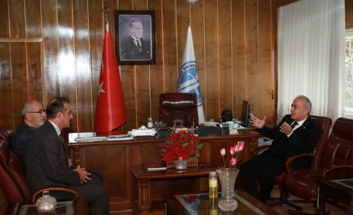 Rektör Çomaklı, İlahiyat Fakültesi Öğretim elemanları ile bir araya geldi