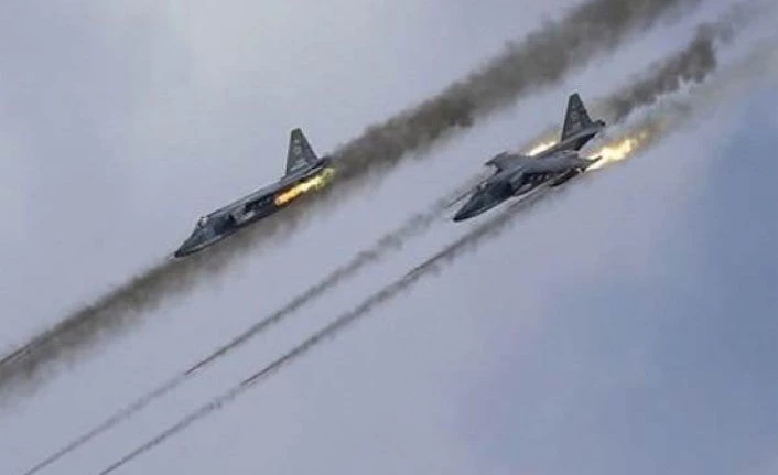 Rus savaş uçakları yine İdlib'e saldırdı: 12 ölü