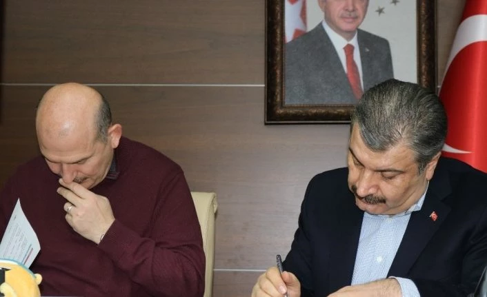 Sağlık Bakanı Koca: "Şu anda hastanelerde tedavi gören 7’si yoğun bakım 64 yaralı mevcut"