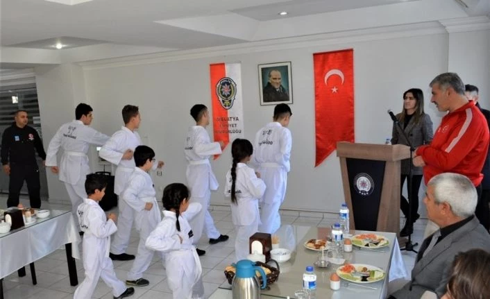 “Sokaktan Spora” Projesine katılanlar gösteri yaptı