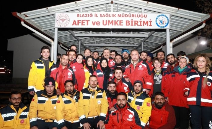 Van İl Sağlık Müdürü Sünnetçioğlu: “Enkazdan ekibimiz 5 kişiyi kurtardı”
