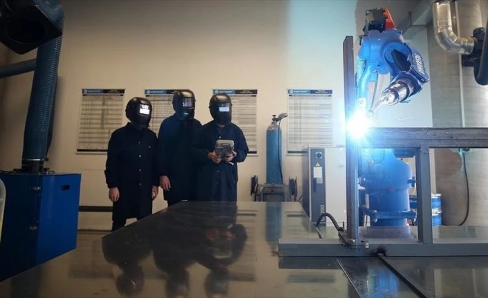 Teknik eleman yetiştirecek okulda 