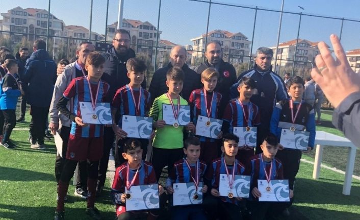 Turnuvanın Şampiyonu Oltu Trabzonspor Futbol Okulu