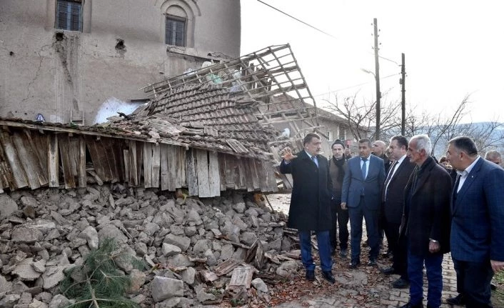 Vali Baruş ve Başkan Gürkan depremde hasar gören yerleri gezdiler