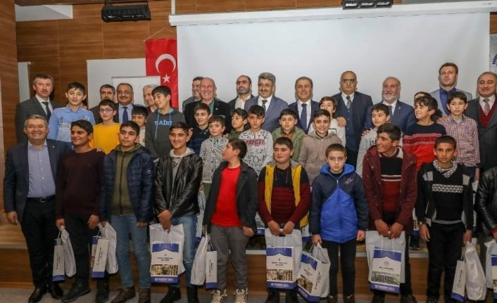 Van Valisi Bilmez, ‘Gençliğe Değer Kampı’nın kapanış törenine katıldı