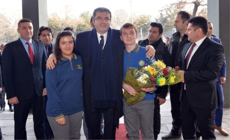 Vali Memiş’ten Erzurum Lisesi’ne ziyaret