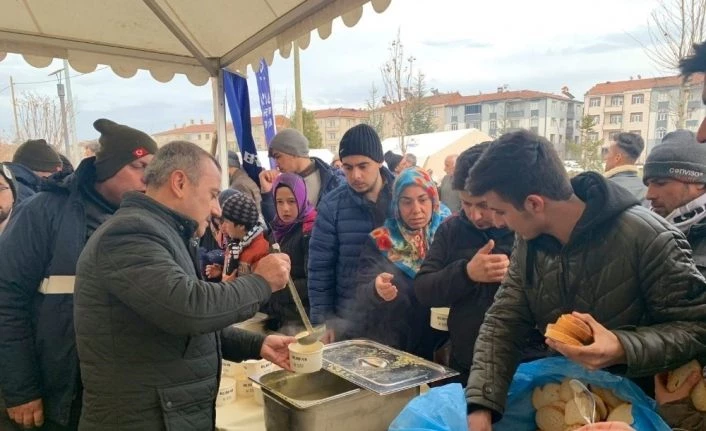 Vali Sonel’den Elazığ’da gönüllülük çalışmasına destek