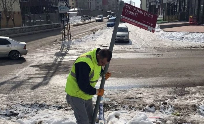 Van’da sokak isimleri için tabela çalışması