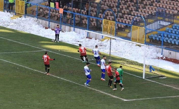 Vanspor deplasmanda Karabüksporu 4-0 yendi
