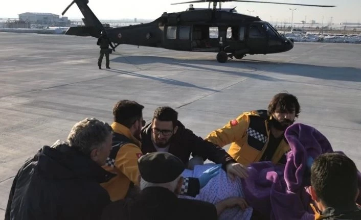Yaşlı kadın, askeri helikopterle getirildiği Muş’ta tedavi altına alındı