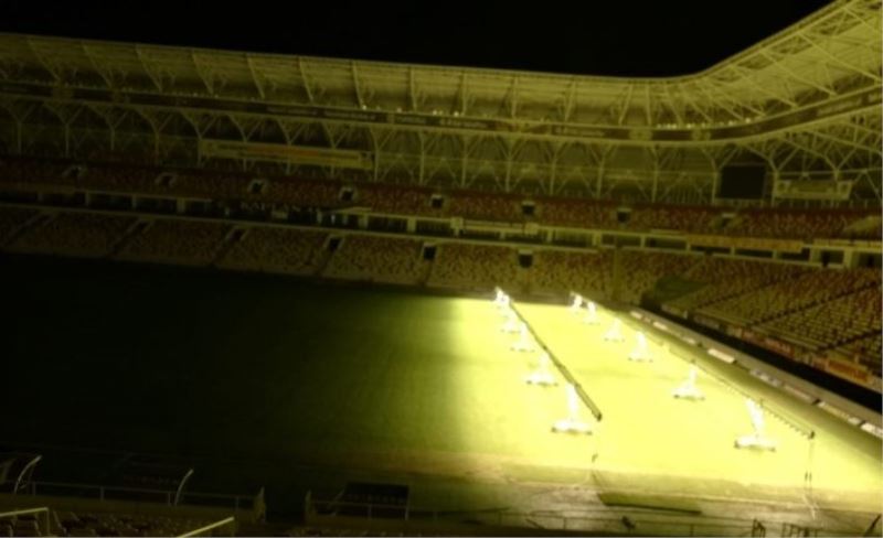 Yeni Malatyaspor stat zeminini bakıma aldı
