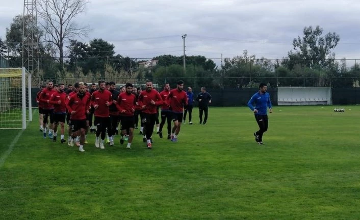 Yeşilyurt Belediyespor’da Gülerce takımının başında ilk çalışmaya çıktı