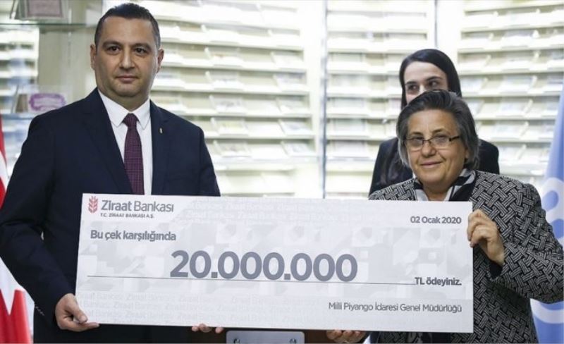 Yılbaşı çekilişinin iki talihlisi ikramiyelerini aldı