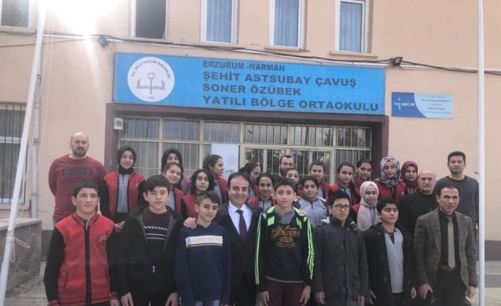 2 bin 200 öğrenciye karne hediyesi dağıttılar