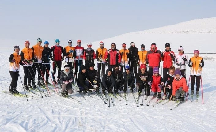 Ağrılı Kayakçılar Bitlis’ten 8 madalya ile döndü