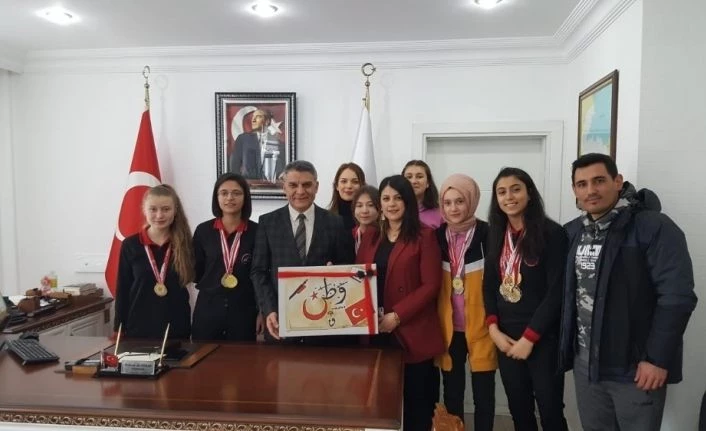 Başarılı sporculardan Kaymakam Özkan’a ziyaret