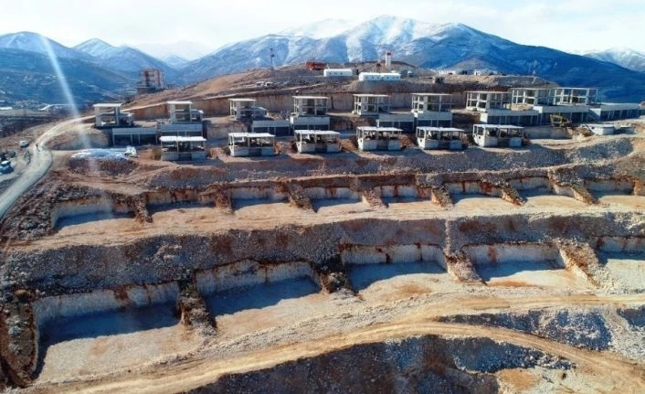 Başkan Çınar, Yeşil Yaka konutlarındaki çalışmaları inceledi