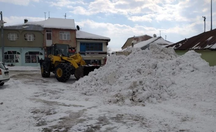 Bingöl’de karla mücadele çalışması: 179 köy yolu ulaşıma açıldı