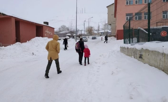Bingöl’ün Karlıova ve Kigı ilçelerinde okullara kar tatili