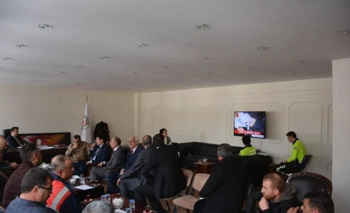 Bulanık’ta ‘otobüs ve minibüs kazalarının önlenmesine yönelik toplantı’ yapıldı