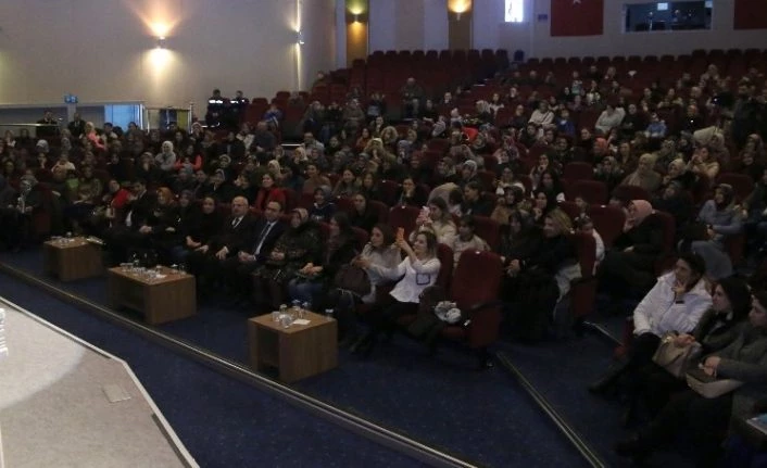 Büyükşehir’den ebeveynlere özel konferans
