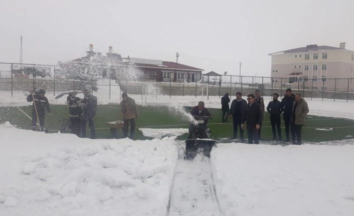 Çaldıran belediyesinin kar mesaisi