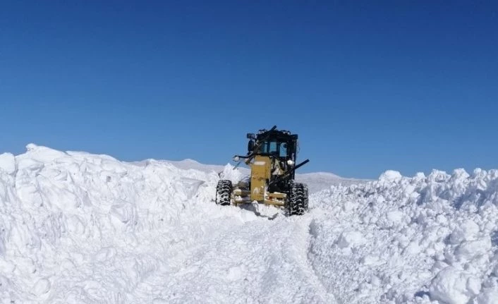 Çaldıran’da kar kalınlığı 1,5 metreyi geçti
