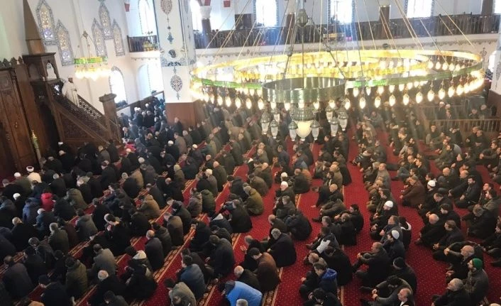 Van'daki çığ faciasında ölenler için eller semaya kalktı