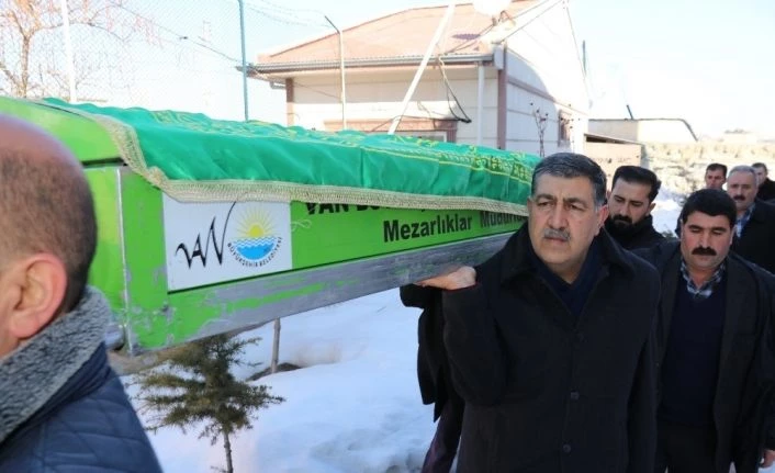 Depremde hayatını kaybeden Emirhan son yolculuğuna uğurlandı