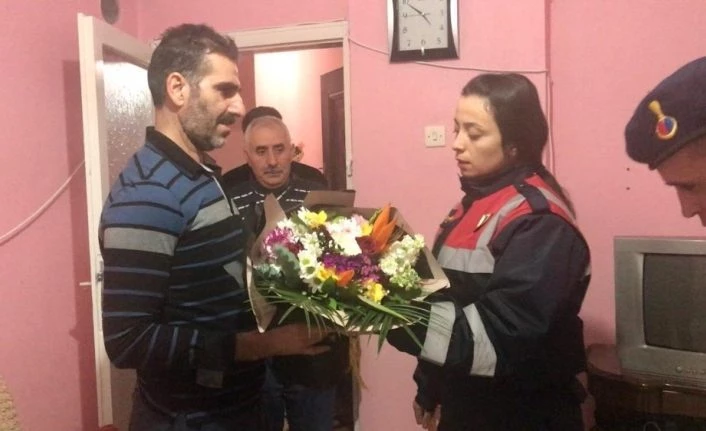 Depremde hayatını kaybeden Muhammed’in enkazdan kimliği çıktı, babaya teslim edildi