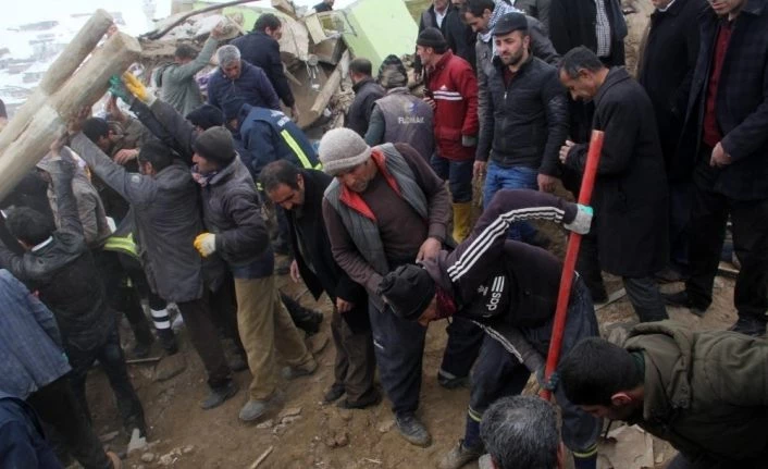 Başkale'de depremde ölenlerin sayısı 8’e yaralı sayısı 18'e çıktı