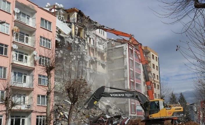 Depremin bilançosu artıyor