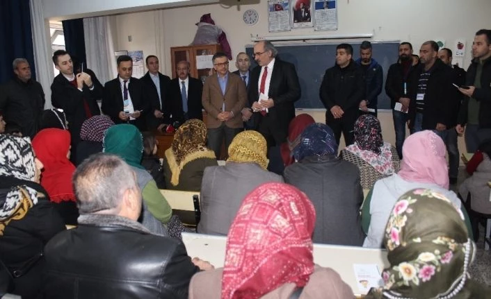 Depremzede çocuklar ile velilere psikososyal destek