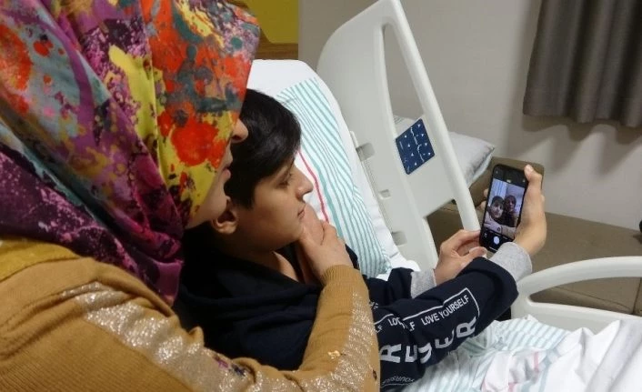 Depremzede Kerim, Erdoğan’ın gönderdiği "Telefon"la ders çalışmaya başladı