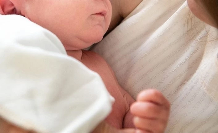 Dünyada ilk kez yumurtaları laboratuvarda olgunlaştırıldıktan sonra dondurulan kadın anne oldu