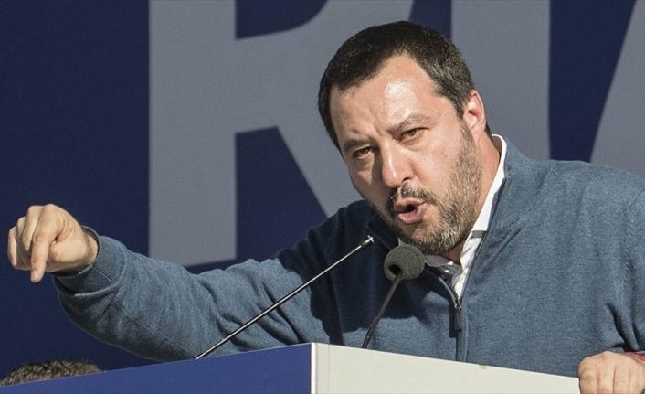 Düzensiz göçmenleri gemiden indirmeyen Salvini