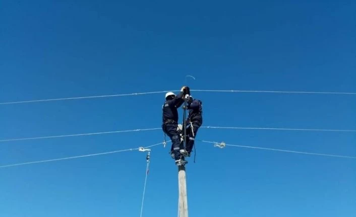 Eksi 25 derecede soğuğa aldırış etmeden çalışıyorlar
