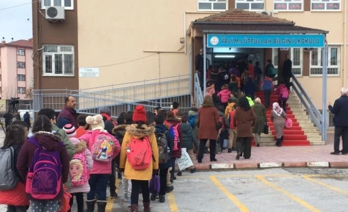Elazığ’da 3 hafta aranın ardından ders zili çaldı